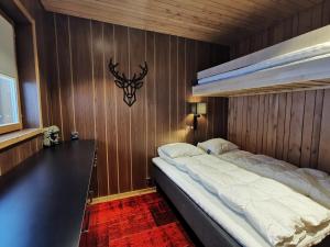 Giường trong phòng chung tại Villa Kätkö