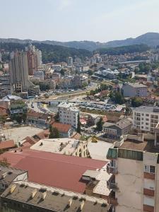 Vista generica su Užice o vista sulla città dall'interno dell'appartamento