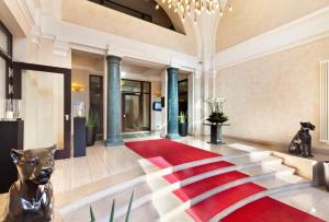 Posezení v ubytování Metropolitan Hotel by Flemings + 37 fotografií