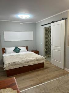 Giường trong phòng chung tại 4CENTER Apartments