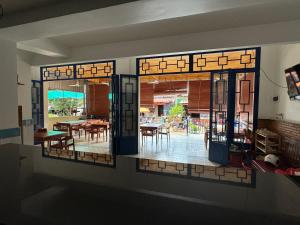 a stained glass window in a room with a dining room at Dary's Village Guesthouse & Restaurant in Phumĭ Chŏng Kaôh +35 photos