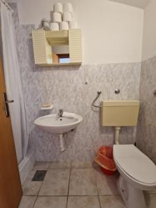 Koupelna v ubytování Apartmani "Ivan"