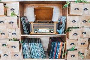 an old radio sitting on a shelf with records at The Lost Garden in Vila Nova de Gaia