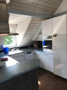Kuchyň nebo kuchyňský kout v ubytování Ferienwohnung zentrale ruhige Lage auch gerne mit Kindern + 9 fotografií