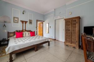 Cama o camas de una habitación en Dera Rawatsar - Heritage Hotel