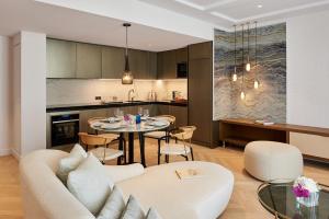 A cozinha ou cozinha compacta de Carlton Cannes, a Regent Hotel