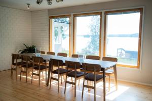 a dining room with a table and chairs at Villa Nurmenhelmi järven rannalla in Lempäälä
