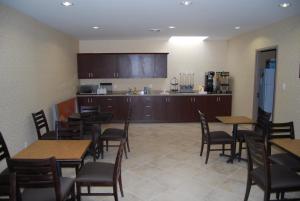 Kuchyň nebo kuchyňský kout v ubytování Days Inn by Wyndham Brampton