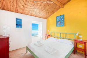 a bedroom with a white bed and a window at Blu Isola, Terre Marine in Corniglia