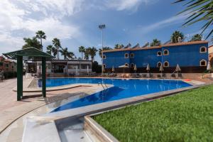Bazén v ubytování eó Maspalomas Resort nebo v jeho okolí