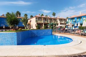 Bazén v ubytování eó Maspalomas Resort nebo v jeho okolí