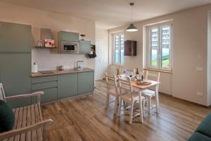 a kitchen and dining room with a table and chairs at Casa Bordesini in La Morra