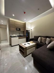 Η κουζίνα ή μικρή κουζίνα στο Chic Apartments For Rent ave0-3