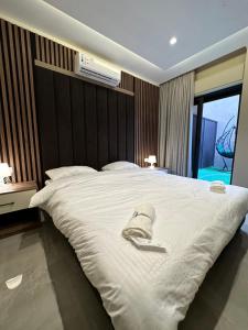 Ένα ή περισσότερα κρεβάτια σε δωμάτιο στο Chic Apartments For Rent ave0-3