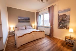 Ένα ή περισσότερα κρεβάτια σε δωμάτιο στο Landhaus Apartment zwischen Steinhude und Deister