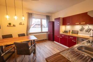 Η κουζίνα ή μικρή κουζίνα στο Landhaus Apartment zwischen Steinhude und Deister