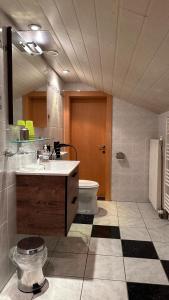 Kúpeľňa v ubytovaní Montafonerhaus + 26 fotografií