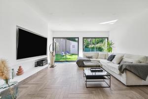 Televisyen dan/atau pusat hiburan di L'Harmonie - 8P - 4BDR - 3BR - Jardin & Parking