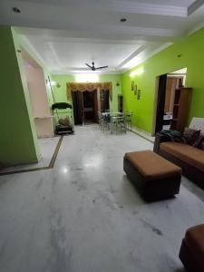 Posezení v ubytování Hyderabad Serenity Retreat - 3 Bdrm Apartment