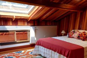 a bedroom with a large bed and a window at Cabana - Piscina - Lago - Pet - 50min Curitiba in Tijucas do Sul