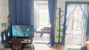 TV a/nebo společenská místnost v ubytování Jun Live Pension in Gangwha