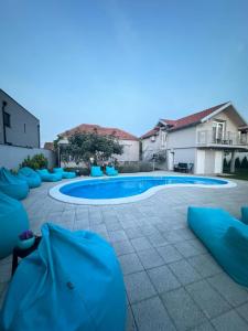 Bazén v ubytování Infinity nebo v jeho okolí