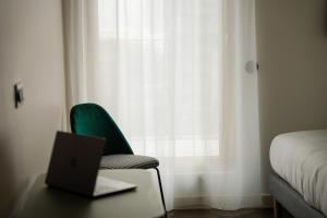 All Suites Appart Hôtel et Hôtel - Paris 13 - Porte d'Italie客房内的一张或多张床位