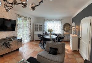 Posezení v ubytování Wohnung 5 mit Garten und sonniger Terrasse