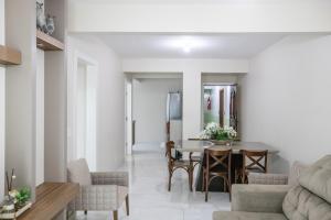 a living room with a table and chairs at Blackout suite • sleeps 5 in Bombas