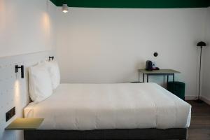 All Suites Appart Hôtel et Hôtel - Paris 13 - Porte d'Italie客房内的一张或多张床位