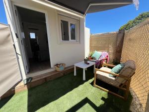 a small patio with a chair and a table on a balcony at Apartamento Playa El Palmar 2 in El Palmar
