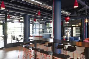 All Suites Appart Hôtel et Hôtel - Paris 13 - Porte d'Italie餐厅或其他用餐的地方