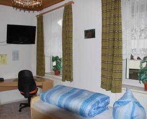 מיטה או מיטות בחדר ב-Hotel Bayerischer Hof