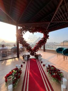 Uma varanda ou terraço em Shadow Pyramids Suites and Jacuzzi