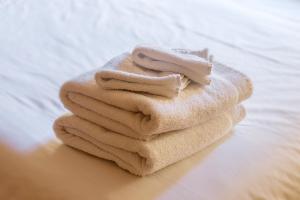 a stack of towels sitting on top of a bed at Ancestral Wooden Chalet - St-Gabriel de Brandon in Mandeville +61 photos