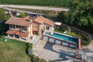 Bazén v ubytování Domus in Cauda - Pool Langhe View - Free Parking & Wi-Fi nebo v jeho okolí