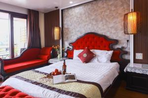 Postel nebo postele na pokoji v ubytování Art Hotel Ha Noi