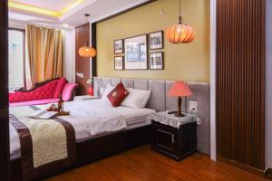 Postel nebo postele na pokoji v ubytování Art Hotel Ha Noi