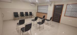 Poslovni prostori in/oz. konferenčna soba v nastanitvi Nandhavanam A Business Class Residency
