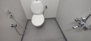 Kopalnica v nastanitvi Nandhavanam A Business Class Residency