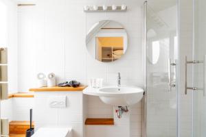 Koupelna v ubytování HotelHome Paris 16 + 190 fotografií