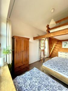 Postel nebo postele na pokoji v ubytování Velký apartmán Cihlarka