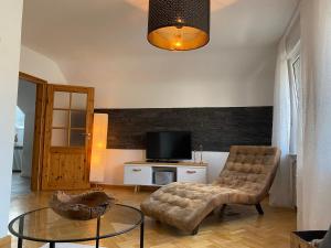 Un televizor și/sau centru de divertisment la Großzügiger Komfort direkt am Waldrand