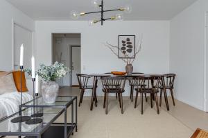 พื้นที่นั่งเล่นของ Practical flat in vibrant SoFo, construction work