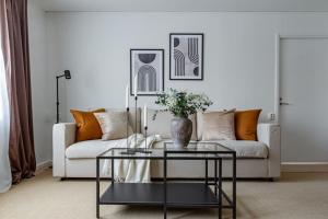 พื้นที่นั่งเล่นของ Practical flat in vibrant SoFo, construction work