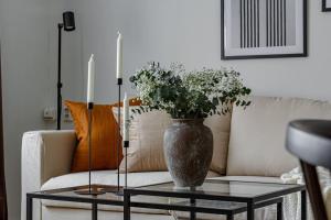 พื้นที่นั่งเล่นของ Practical flat in vibrant SoFo, construction work