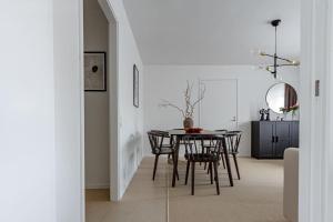 ภาพในคลังภาพของ Practical flat in vibrant SoFo, construction work ในสต็อกโฮล์ม