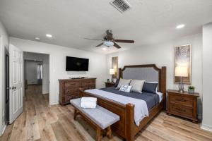 a bedroom with a bed and a ceiling fan at Walkable Montrose 2BR Music Retreat Sleeps 10 in Houston