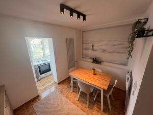 TV a/nebo společenská místnost v ubytování Apartament Anya Calimanesti