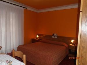 Postel nebo postele na pokoji v ubytování Hotel Alle Alpi